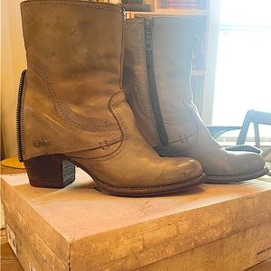 NEW IN THE BOX BED STU IRIS BOOTS size 8.5